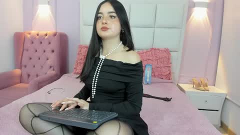 ashley_petit online show from May 10, 2026, 1:05 pm