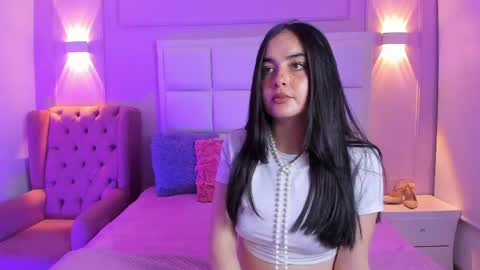 ashley_petit online show from May 14, 2026, 1:29 pm