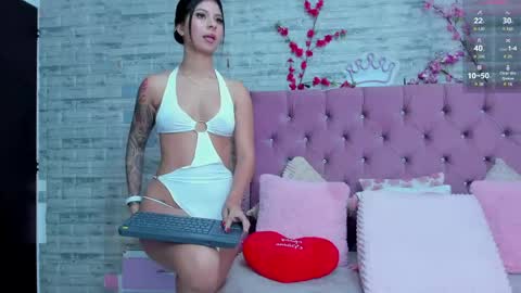 ashleynelsonn online show from April 28, 2026, 10:04 pm