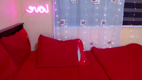 Snapshot of ashleyxxxversahuge chatting on April 5, 2026, 3:31 pm AshleyNicole online show from April 5, 2026, 3:31 pm