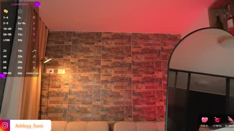 Snapshot of ashleyyfox_ chatting on January 18, 2026, 1:09 am Ashley Fox online show from January 18, 2026, 1:09 am