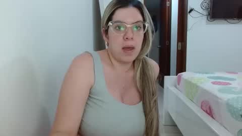 Snapshot of ashlymoon chatting on December 28, 2024, 5:35 pm AshlyMoon online show from December 28, 2024, 5:35 pm