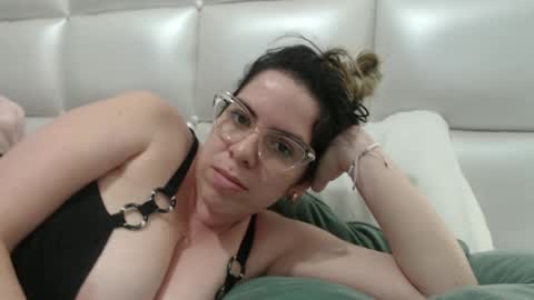 Snapshot of ashlymoon chatting on February 17, 2025, 2:31 am AshlyMoon online show from February 17, 2025, 2:31 am