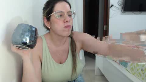 Snapshot of ashlymoon chatting on February 24, 2025, 10:47 pm AshlyMoon online show from February 24, 2025, 10:47 pm