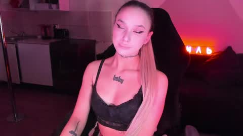 Snapshot of ashmila chatting on May 19, 2026, 4:52 am Mila online show from May 19, 2026, 4:52 am