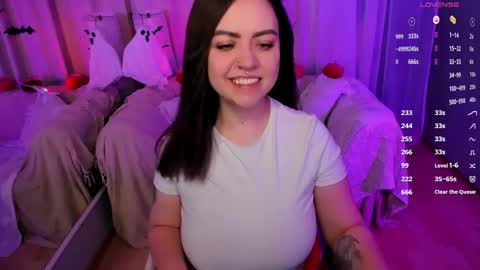 Snapshot of ashton_heidi chatting on October 26, 2025, 12:05 am Your girlfriend online show from October 26, 2025, 12:05 am