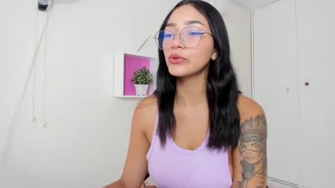 Snapshot of asiam_brunet chatting on December 3, 2024, 1:10 pm Camila online show from December 3, 2024, 1:10 pm