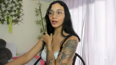 Snapshot of asiam_brunet chatting on October 23, 2025, 6:50 pm Camila online show from October 23, 2025, 6:50 pm