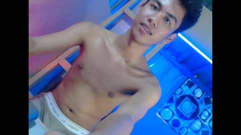 Snapshot of asian_ainsley69 chatting on October 2, 2025, 8:43 am asian_ainsley69 online show from October 2, 2025, 8:43 am