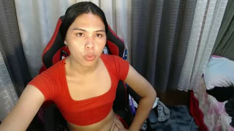 Snapshot of asian_boy_ralph143 chatting on December 2, 2024, 4:42 am ELLE dont forget to follow and thumbs up online show from December 2, 2024, 4:42 am