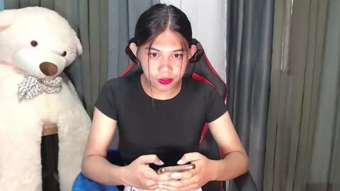 Snapshot of asian_boy_ralph143 chatting on December 17, 2024, 2:23 am ELLE dont forget to follow and thumbs up online show from December 17, 2024, 2:23 am