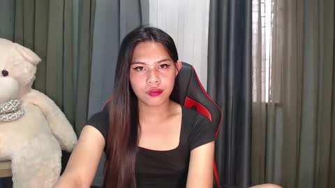 Snapshot of asian_boy_ralph143 chatting on December 28, 2024, 6:06 am ELLE dont forget to follow and thumbs up online show from December 28, 2024, 6:06 am