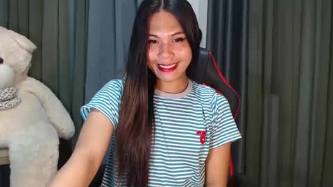 Snapshot of asian_boy_ralph143 chatting on December 29, 2024, 12:01 pm ELLE dont forget to follow and thumbs up online show from December 29, 2024, 12:01 pm