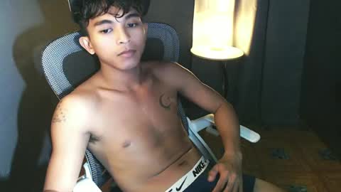 Snapshot of asian_hunk_moreno chatting on June 22, 2026, 4:26 pm Yuri online show from June 22, 2026, 4:26 pm