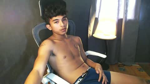 Snapshot of asian_hunk_moreno chatting on July 5, 2026, 5:58 am Yuri online show from July 5, 2026, 5:58 am