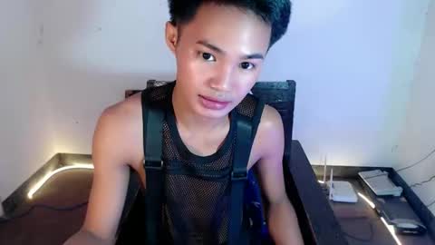 asian_lover05 online show from March 4, 2026, 4:13 pm