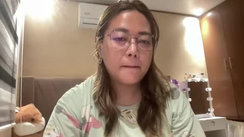 Curvy online show from October 19, 2025, 6:25 am