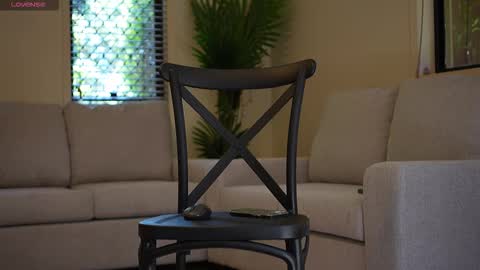 Anne online show from November 10, 2025, 11:37 pm