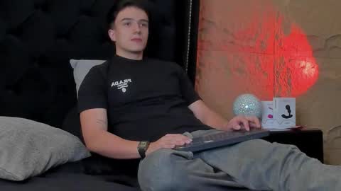 Aslan  online show from April 4, 2026, 3:38 am