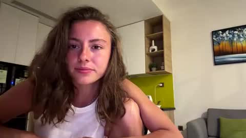 Snapshot of asleyfabello chatting on June 21, 2026, 11:35 am Monica online show from June 21, 2026, 11:35 am