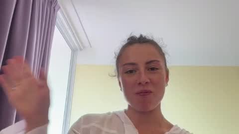 Snapshot of asleyfabello chatting on July 3, 2026, 8:10 am Monica online show from July 3, 2026, 8:10 am
