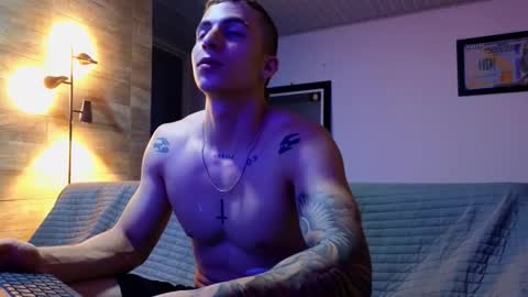 Snapshot of asmodeo_cox chatting on November 15, 2025, 10:01 am Asmodeo - online show from November 15, 2025, 10:01 am