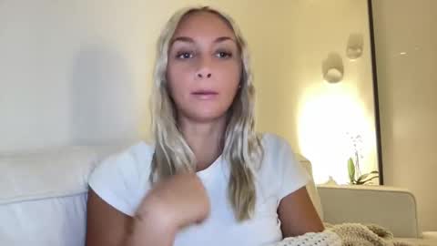 Snapshot of aspenaries chatting on March 5, 2025, 12:49 am Aspen Aries online show from March 5, 2025, 12:49 am