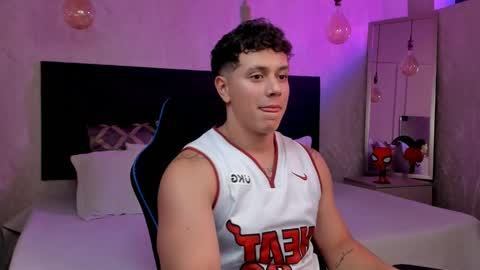 Snapshot of astonhills chatting on April 11, 2026, 3:33 am astonhills online show from April 11, 2026, 3:33 am