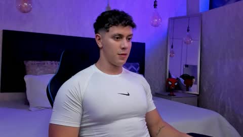 Snapshot of astonhills chatting on April 15, 2026, 1:01 am astonhills online show from April 15, 2026, 1:01 am