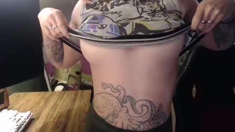 Snapshot of astraeasiren chatting on October 9, 2025, 3:26 am AstraeaSiren online show from October 9, 2025, 3:26 am