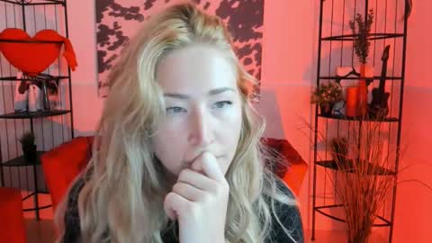 Snapshot of astramonroe chatting on September 9, 2025, 10:26 am astramonroe online show from September 9, 2025, 10:26 am