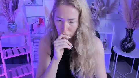 Snapshot of astramonroe chatting on September 10, 2025, 4:45 am astramonroe online show from September 10, 2025, 4:45 am