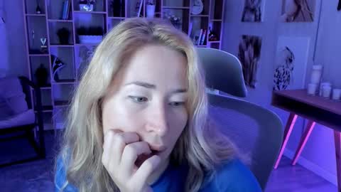 Snapshot of astramonroe chatting on September 23, 2025, 2:14 am astramonroe online show from September 23, 2025, 2:14 am