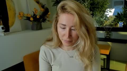 Snapshot of astramonroe chatting on October 8, 2025, 7:50 am astramonroe online show from October 8, 2025, 7:50 am