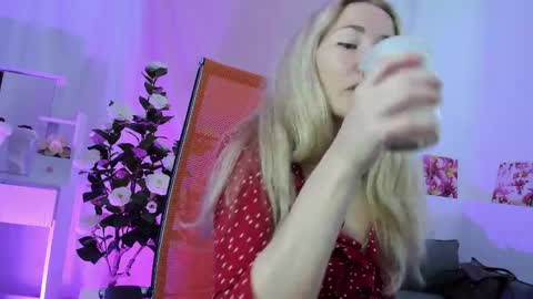 astramonroe online show from May 19, 2026, 7:15 am
