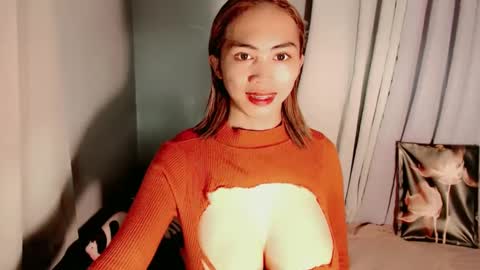 Snapshot of astrid_khalifa chatting on February 18, 2025, 10:38 am Astrid online show from February 18, 2025, 10:38 am