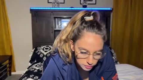 Snapshot of astro_n_tatiana chatting on November 9, 2025, 5:06 am astro_n_tatiana online show from November 9, 2025, 5:06 am