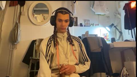 Astro Doll online show from January 9, 2025, 5:43 pm