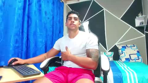 Snapshot of astromgrey chatting on October 25, 2025, 12:51 am Astrom model independent online show from October 25, 2025, 12:51 am