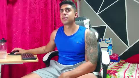 Snapshot of astromgrey chatting on December 20, 2025, 12:51 am Astrom model independent online show from December 20, 2025, 12:51 am