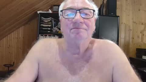 Snapshot of asusandy chatting on February 1, 2026, 4:49 pm asusandy online show from February 1, 2026, 4:49 pm