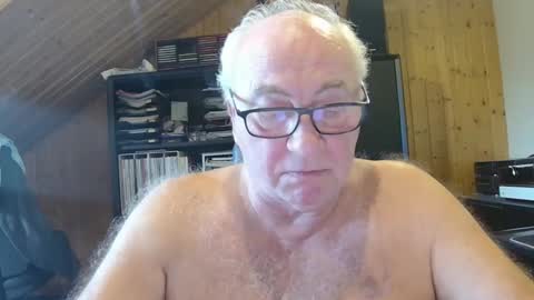 Snapshot of asusandy chatting on February 9, 2026, 12:09 pm asusandy online show from February 9, 2026, 12:09 pm