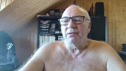 Snapshot of asusandy chatting on February 20, 2026, 9:43 am asusandy online show from February 20, 2026, 9:43 am