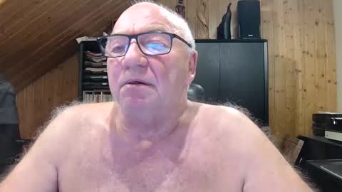 Snapshot of asusandy chatting on April 6, 2026, 12:08 am asusandy online show from April 6, 2026, 12:08 am