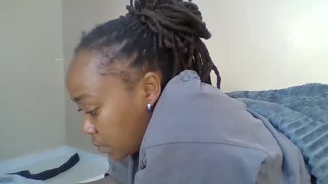 atara_seren online show from February 22, 2026, 12:04 pm