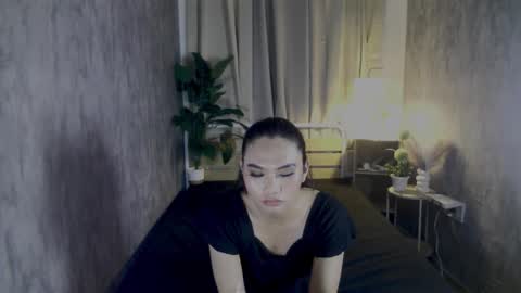 atashakendall online show from December 14, 2025, 11:26 am