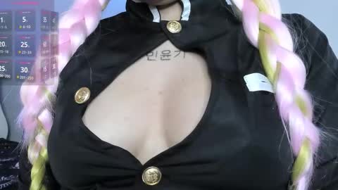 Snapshot of atena_hill chatting on October 8, 2025, 7:55 pm Athena online show from October 8, 2025, 7:55 pm