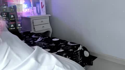 Snapshot of atena_hill chatting on October 10, 2025, 8:19 pm Athena online show from October 10, 2025, 8:19 pm