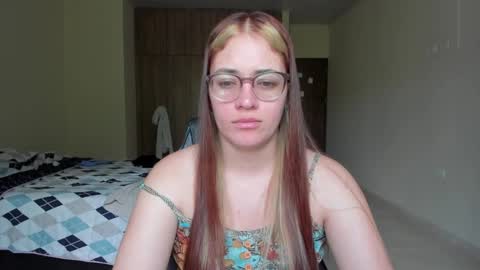 Snapshot of atenas__05 chatting on February 17, 2025, 7:31 pm atenas online show from February 17, 2025, 7:31 pm