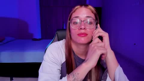 Snapshot of atenas__05 chatting on February 27, 2025, 7:04 pm atenas online show from February 27, 2025, 7:04 pm